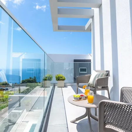 Luce - Pool & Ocean View By Lovelystay
